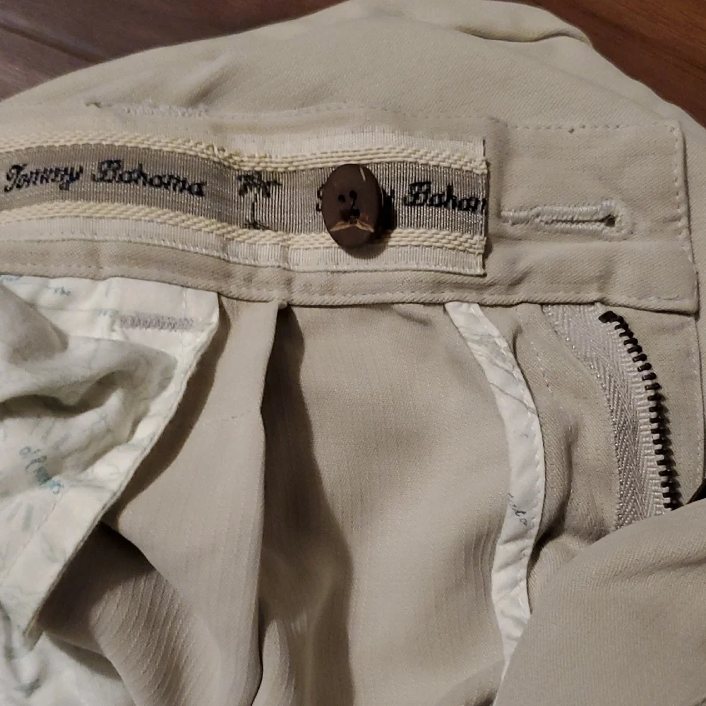 Tommy Bahama 100% Silk Cream Flat Front Shorts
